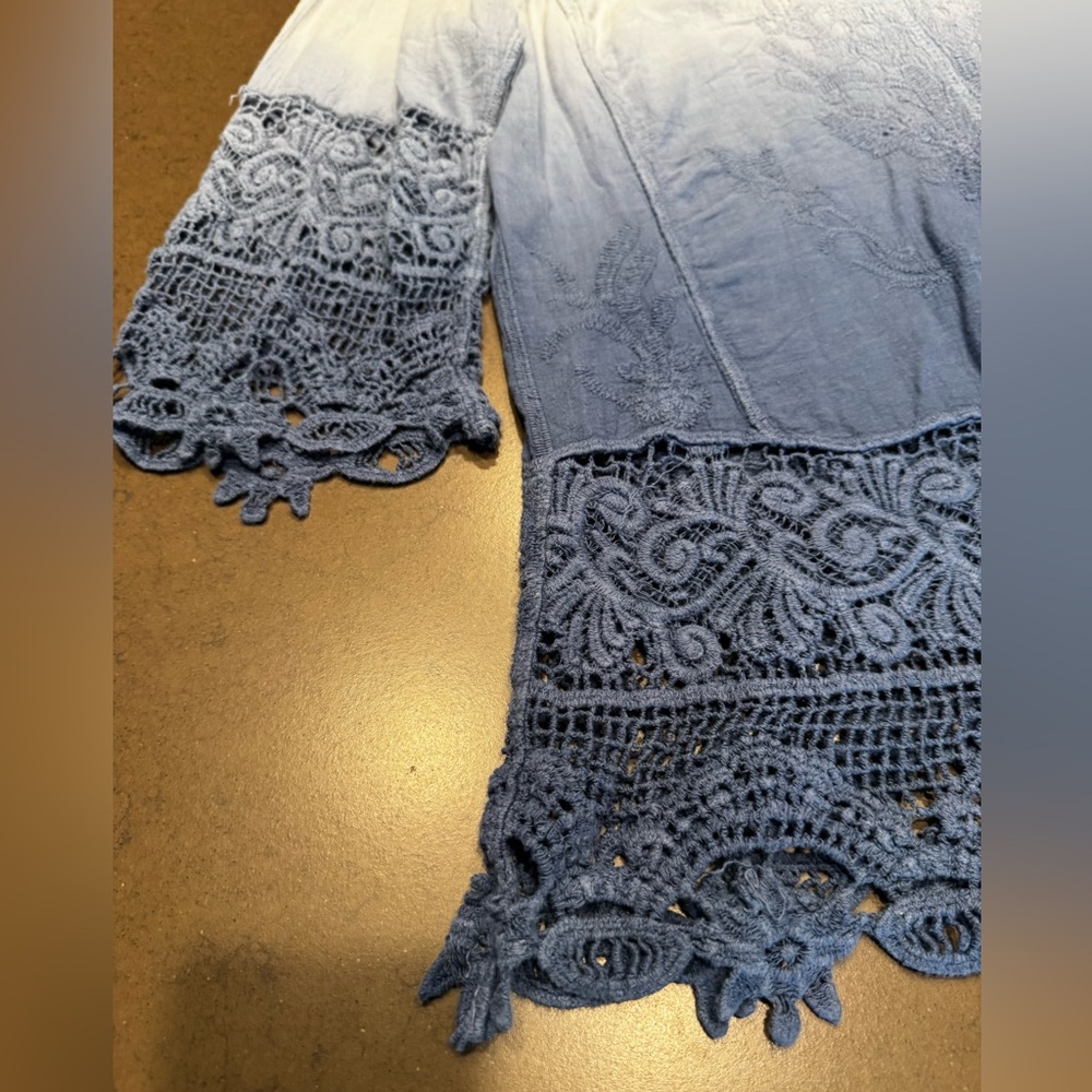 Chicos Gauze & Embroidery Top in Blue Ombre Sz: 3 - Picture 5 of 11